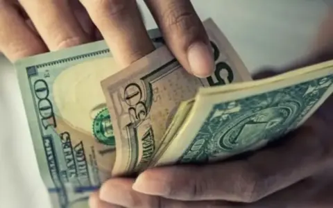Impacto de la Astrología en las Finanzas: Perspectivas para Mayo 2026