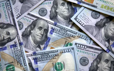 El Dólar Retrocede: Análisis del Mercado Cambiario y sus Implicancias