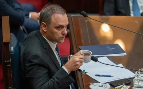 Investigación del Patrimonio de Adorni: Nuevas Medidas del Fiscal Pollicita