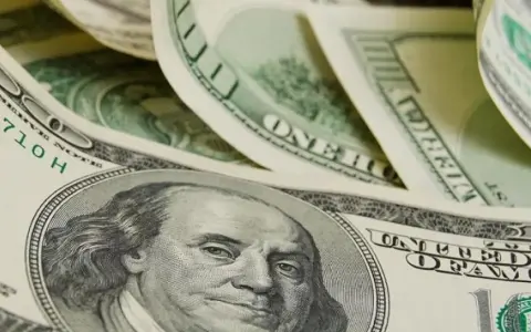 El Dólar Mayorista Cierra por Debajo de $1400: Análisis del Mercado Cambiario