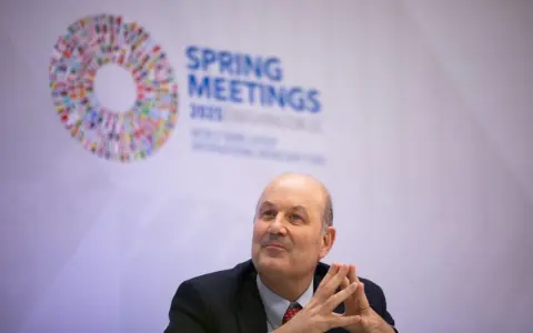 Funcionarios del Gobierno Argentino se Adhieren al Régimen Simplificado de Ganancias