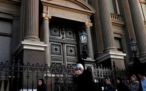 Proyecciones Económicas para el Segundo Semestre: Desempleo y Actividad en Declive