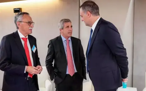 Impacto del Recorte Presupuestario en el Sistema Sanitario Argentino