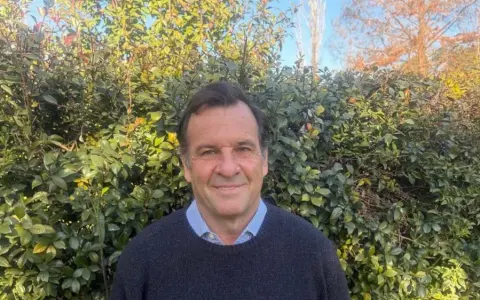 Análisis de 'Parásitos de la Argentina' de Marcos Ayerra: Un enfoque crítico sobre los costos económicos