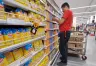 Caída del Consumo Masivo en Abril: Impacto en Supermercados y Mayoristas