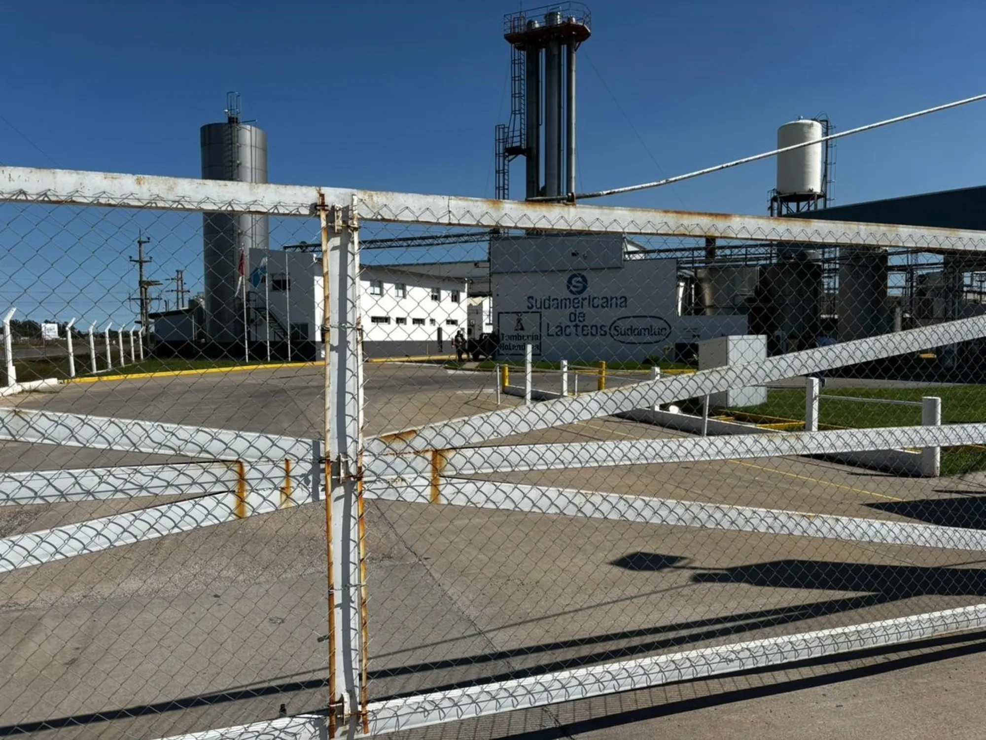 Crisis en Sudamericana de Lácteos: Tres Meses de Sueldos Impagos y Planta Paralizada