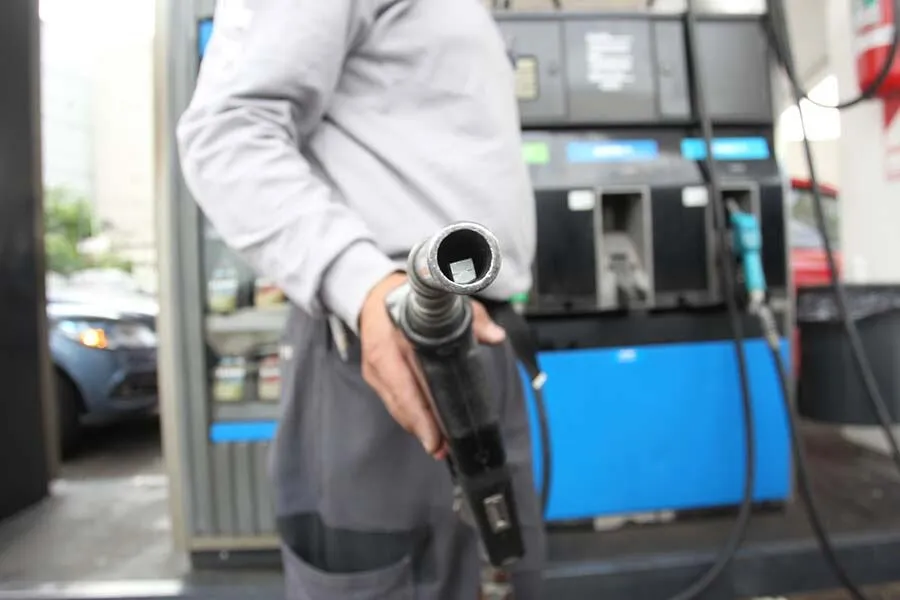 Aumento Parcial del Impuesto a los Combustibles: Implicancias y Postergaciones