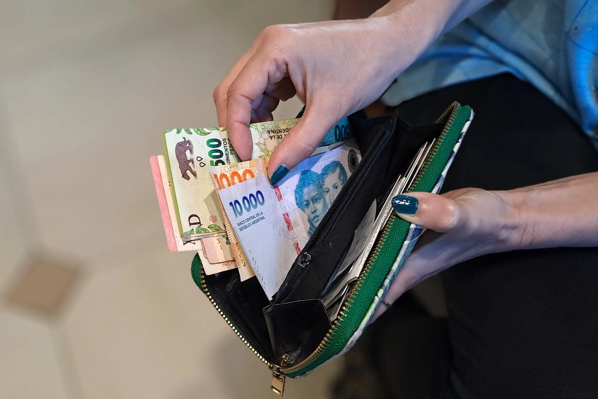 Aumento del Sobreendeudamiento Familiar en Argentina: Un Análisis Profundo