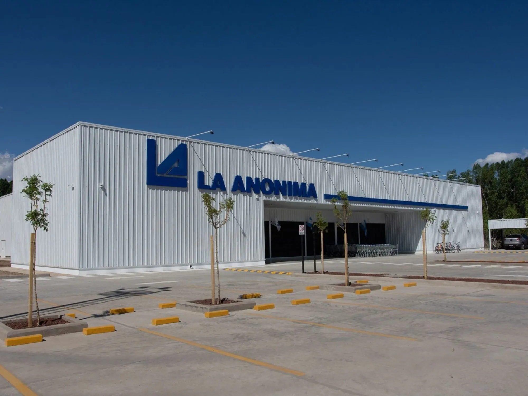 La Anónima Expande su Presencia en Uruguay con la Adquisición de Omarek