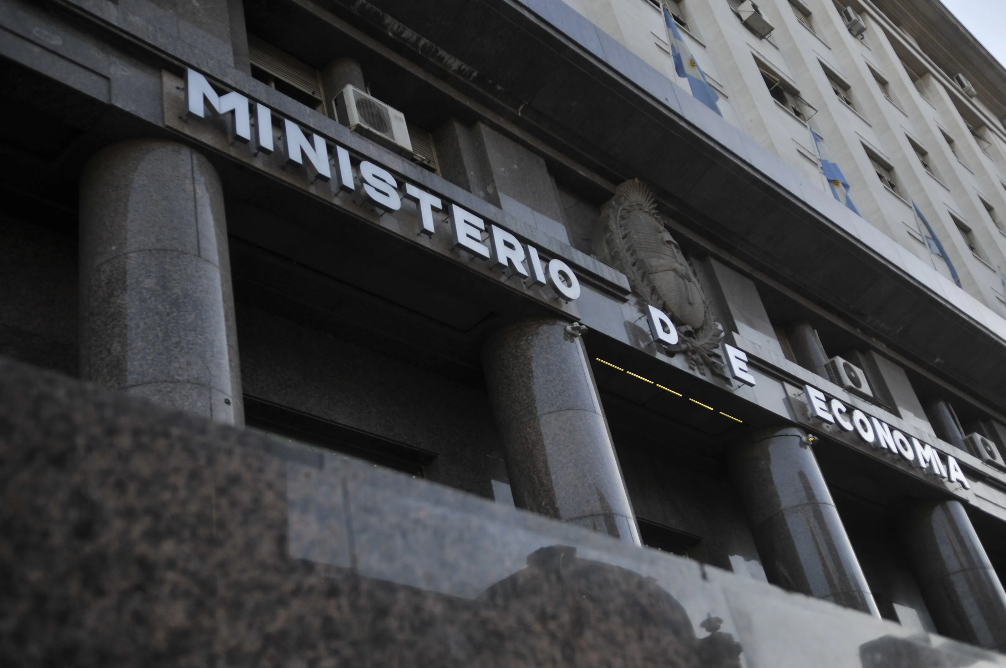 Análisis del Superávit Fiscal en el Contexto de la Baja Recaudación