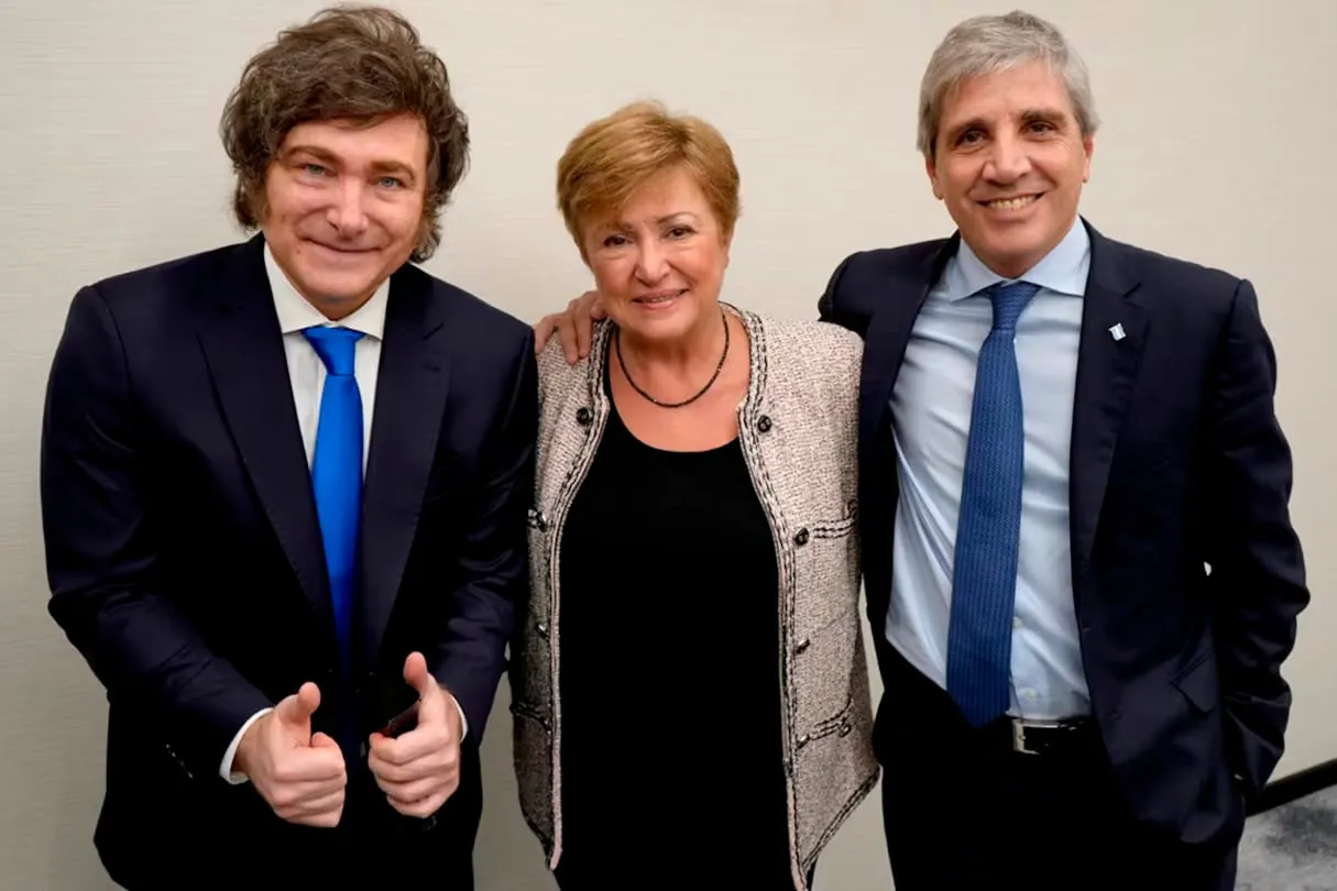 El FMI aprueba un nuevo desembolso de 1000 millones de dólares para Argentina