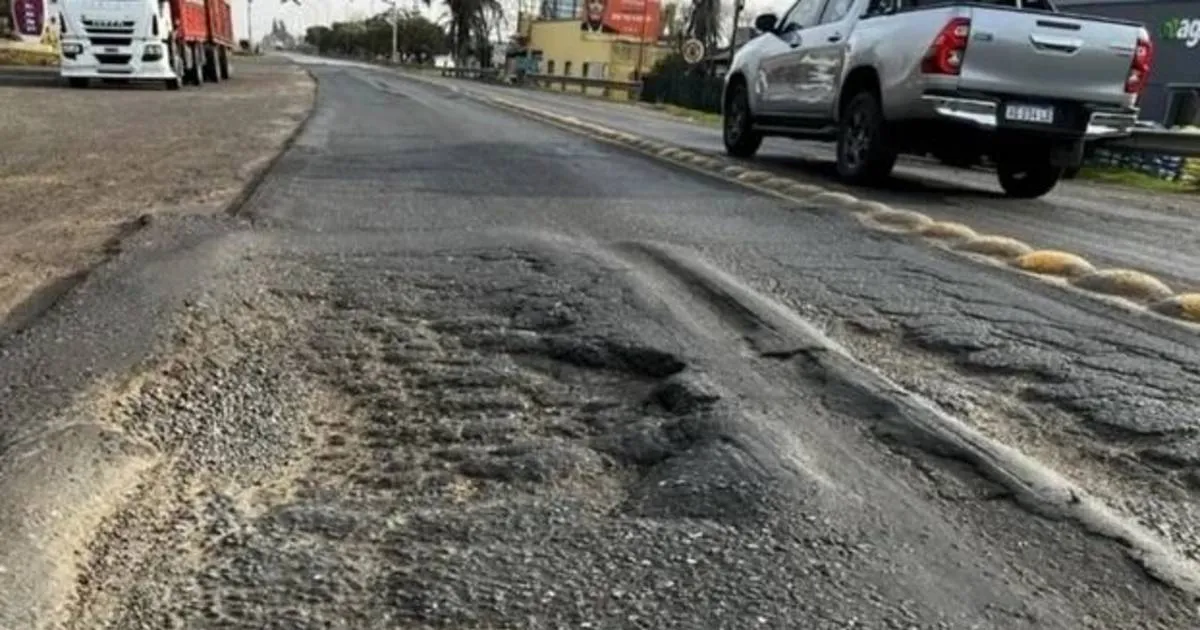 Crítica al Abandono de Rutas y la Necesidad de Reactivación de Obras en Argentina