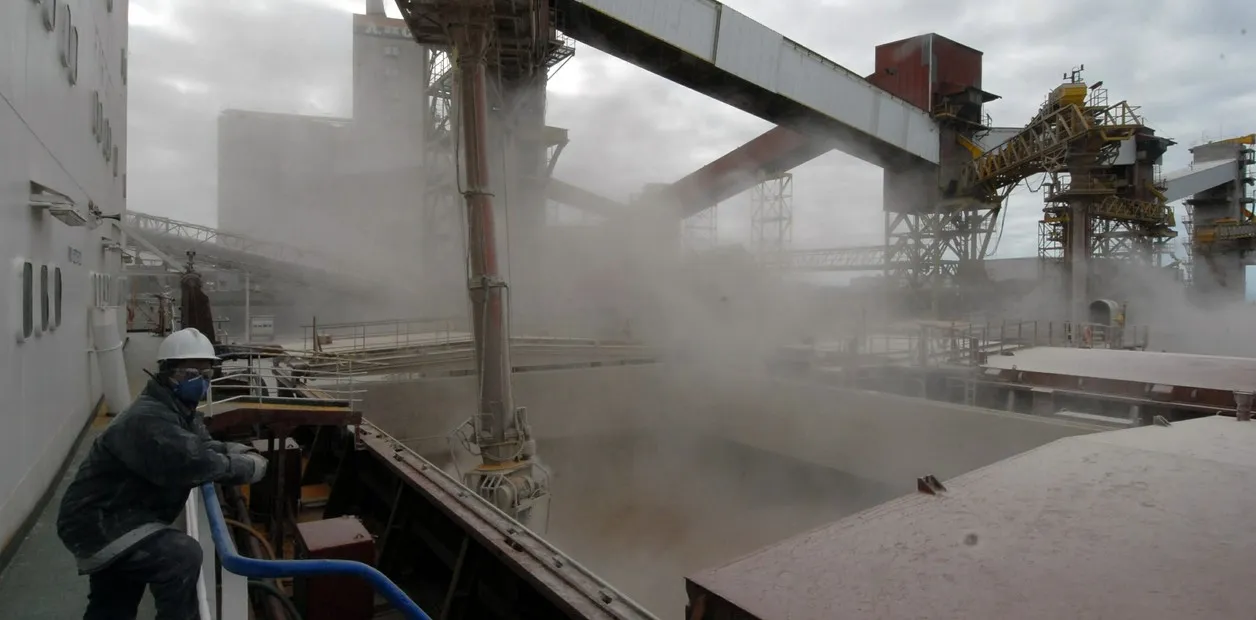 Impacto del Bloqueo en el Puerto de Quequén: Pérdidas Millonarias y Desvío de Cargas