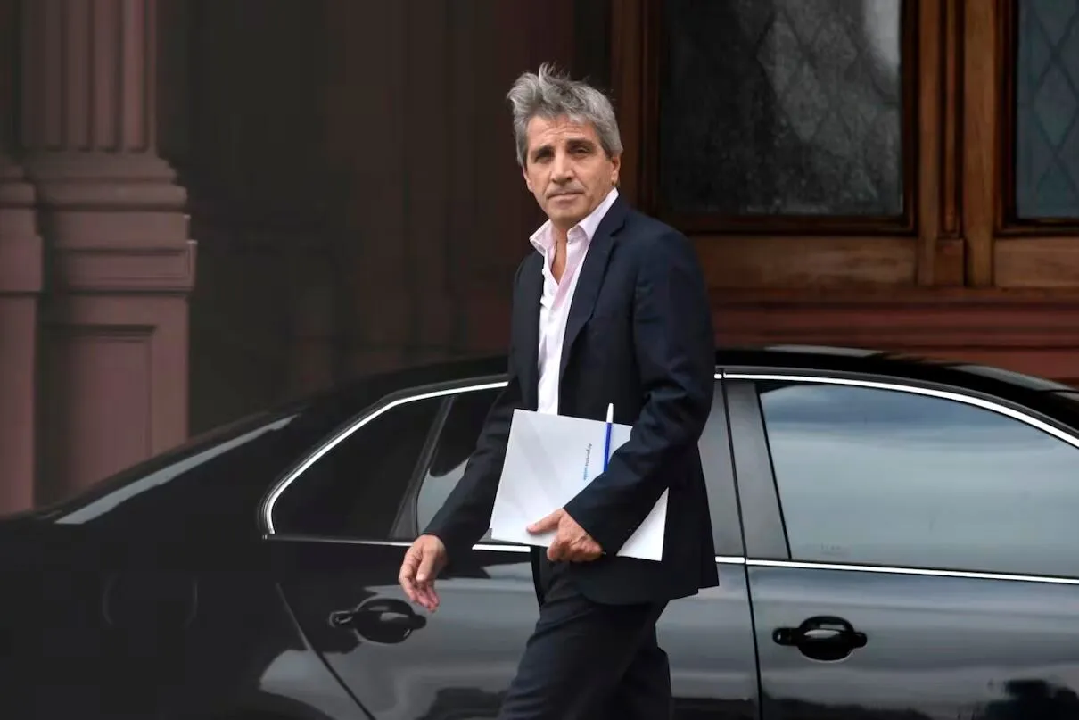 El Dólar Blue se Mantiene por Debajo de los $1400: Análisis del Mercado Cambiario