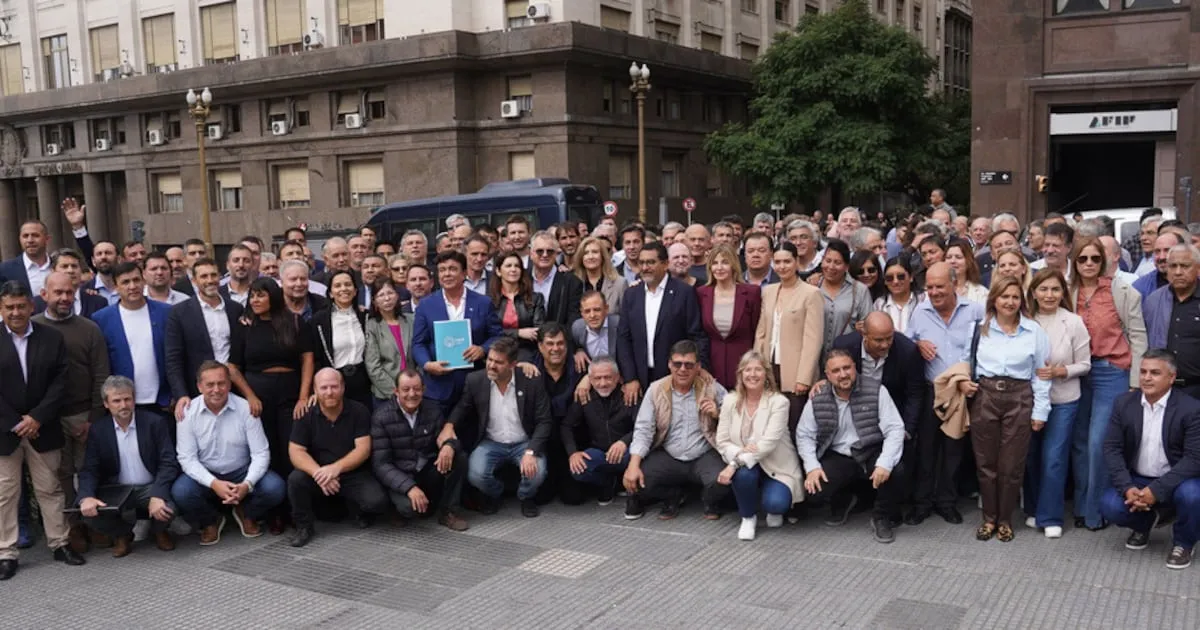 Intendentes Argentinos Presentan Denuncia por Malversación de Fondos Públicos contra Luis Caputo