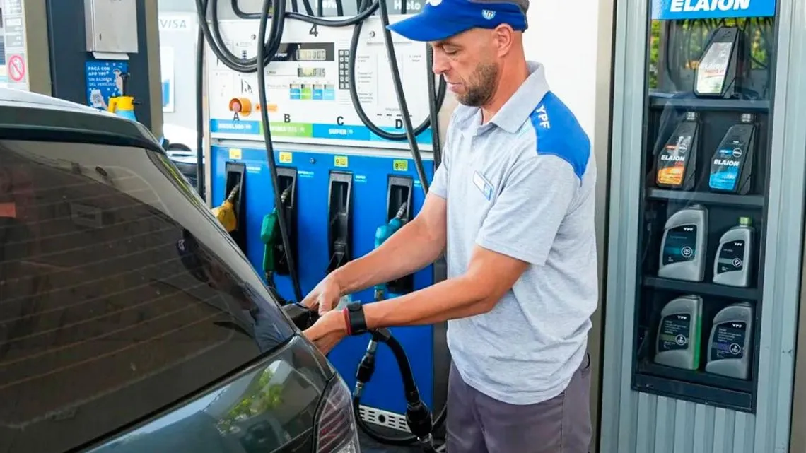 La Paradoja del Precio de la Nafta en Argentina: Un País Productor que Paga como Importador