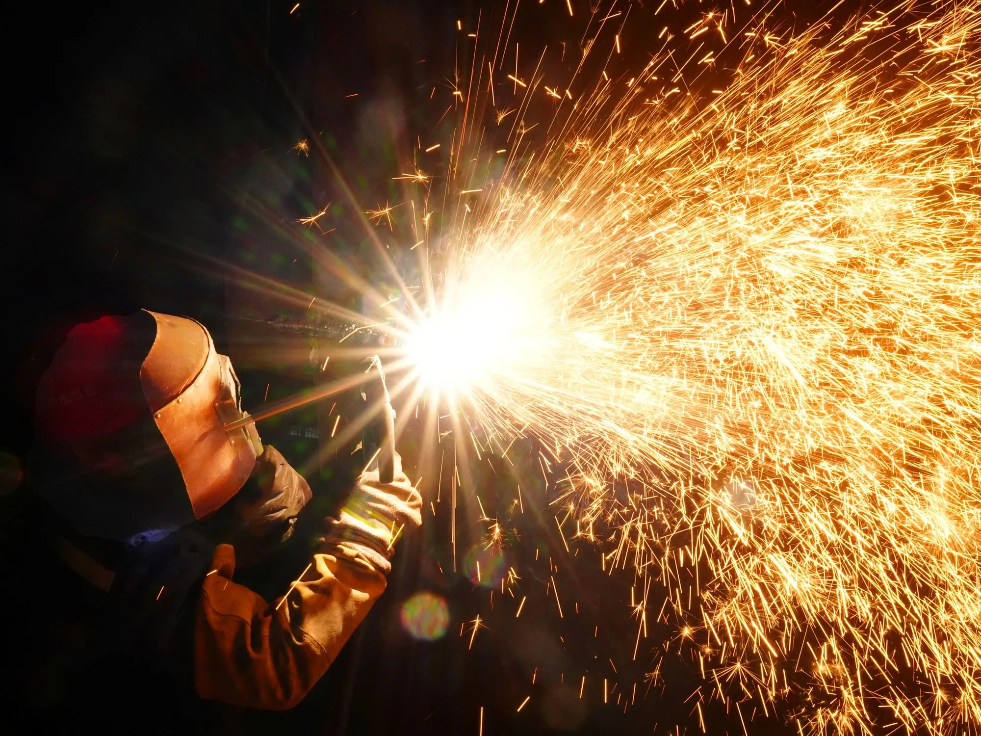 Perspectivas Desalentadoras para la Industria: Caída en Producción y Empleo