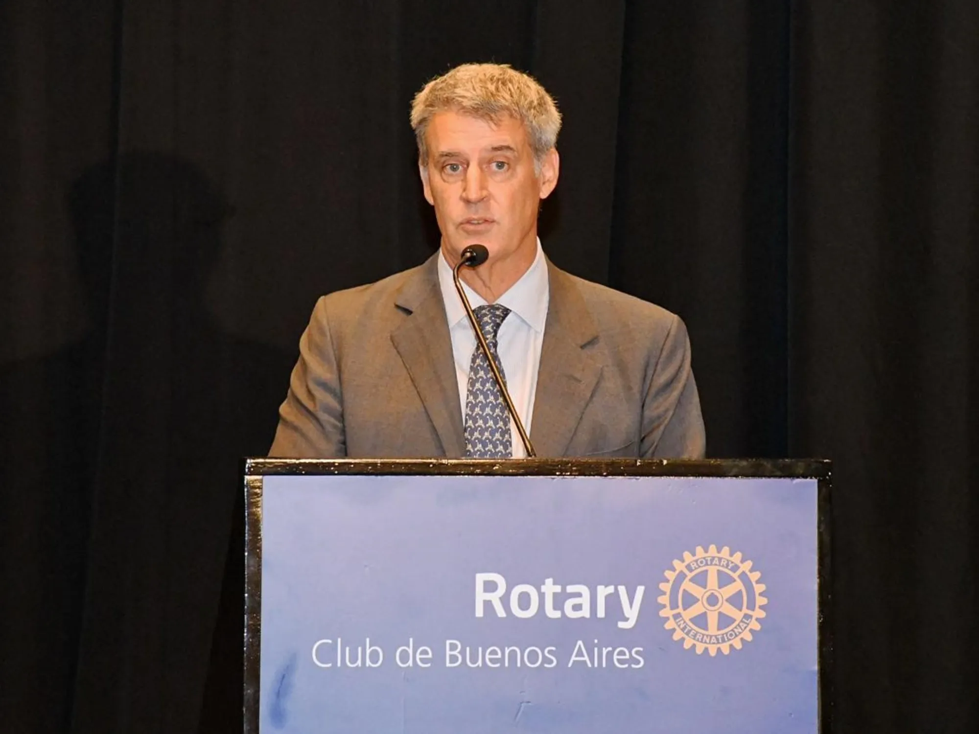 Análisis del Plan Económico de Milei: Paradojas y Desafíos según Alfonso Prat-Gay