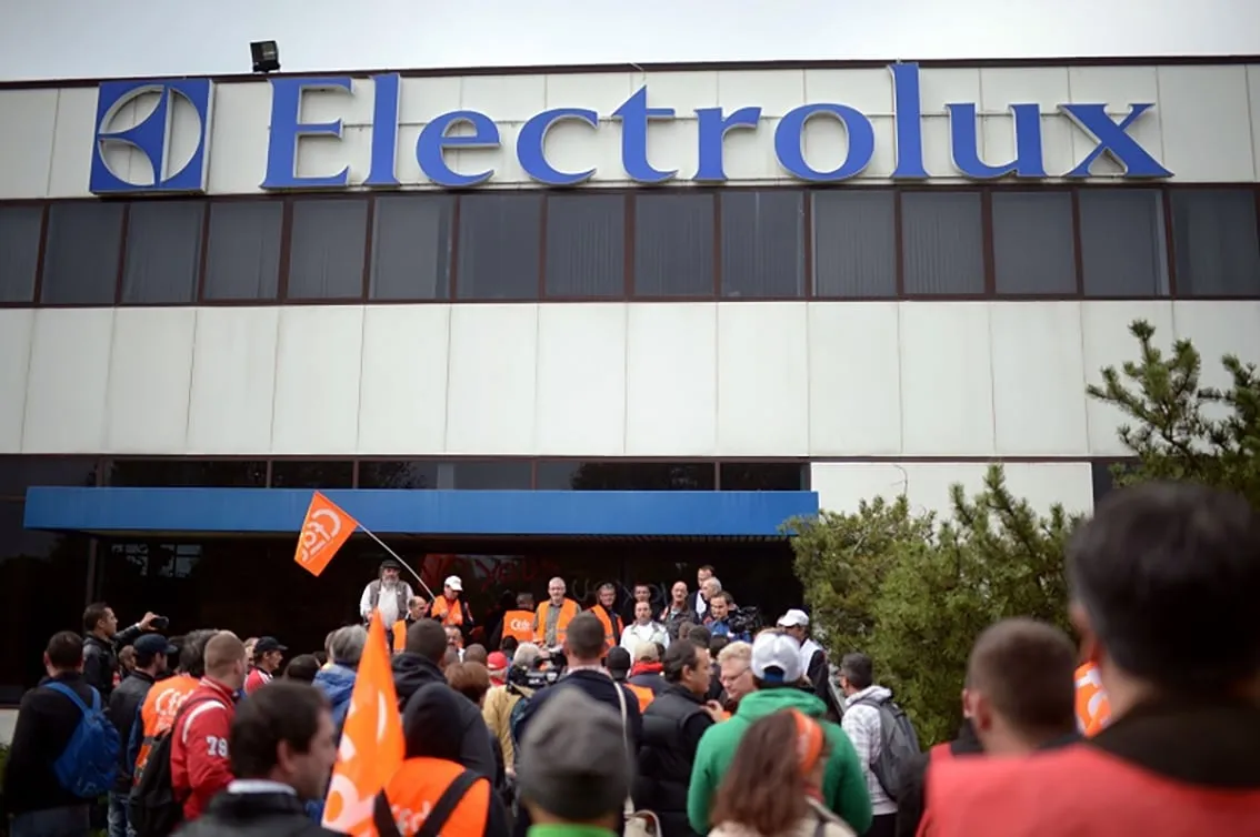 Electrolux Cierra Producción de Heladeras en Argentina: Impacto Económico y Laboral