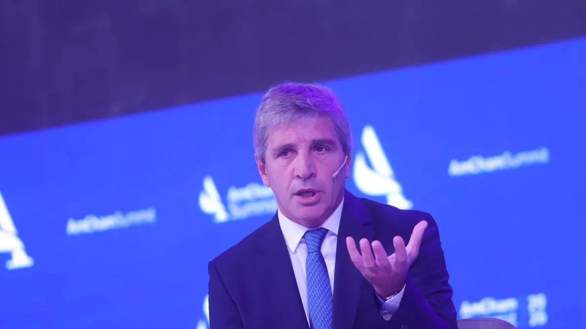 Luis Caputo Aclara la Naturaleza del Auxilio Financiero en Reuniones del FMI