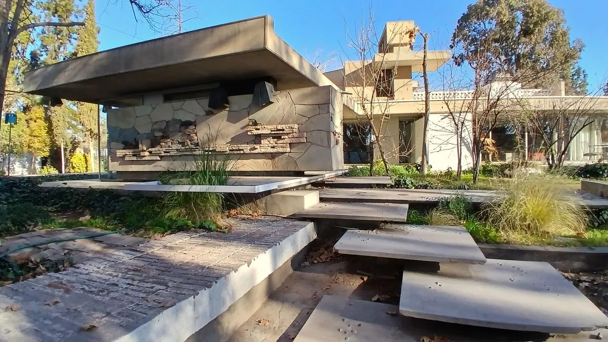 El Renacer de la Joya Modernista en Guaymallén: Un Análisis Arquitectónico