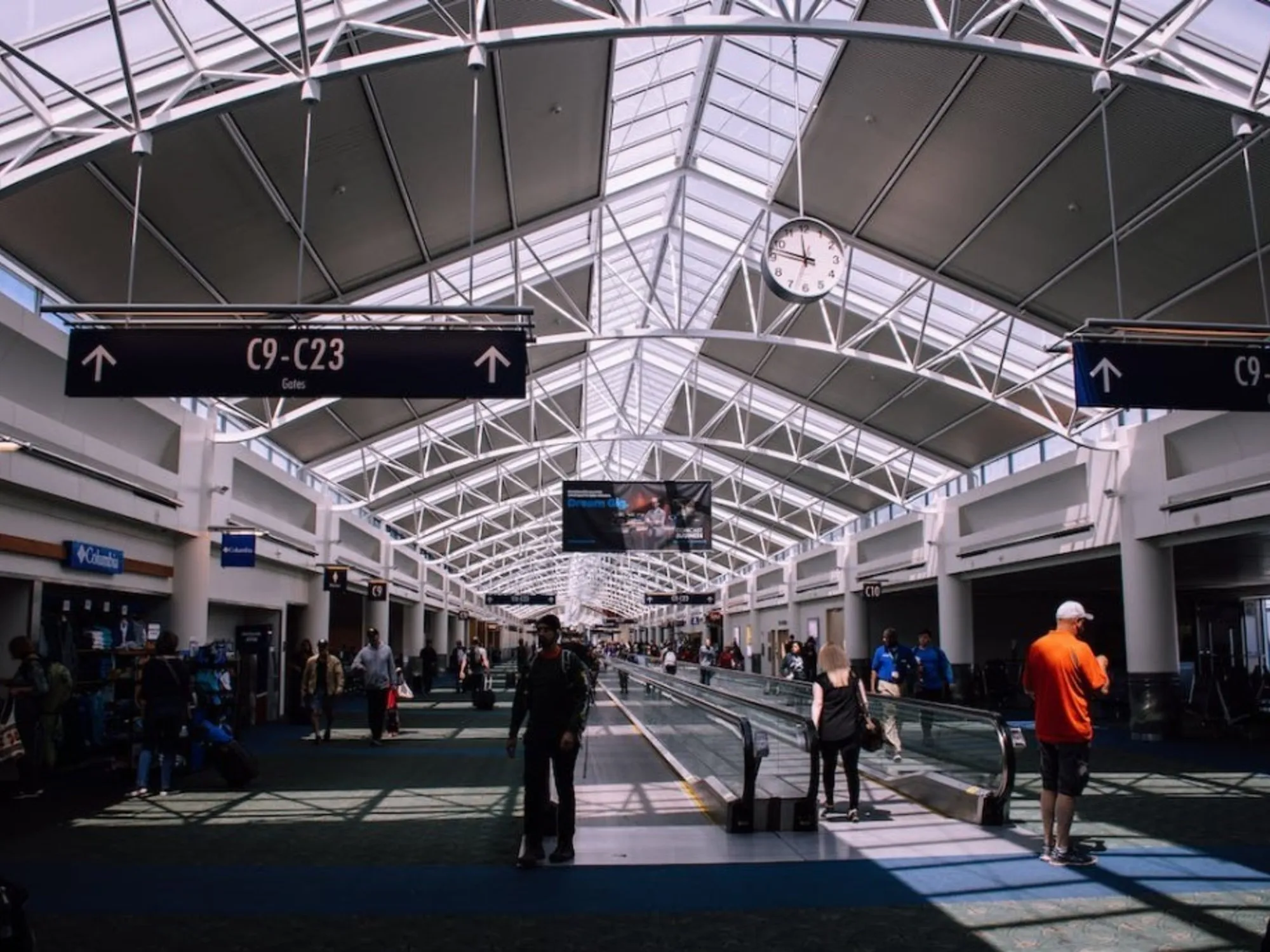 Análisis del Salario de Empleados de Turismo en Abril de 2026