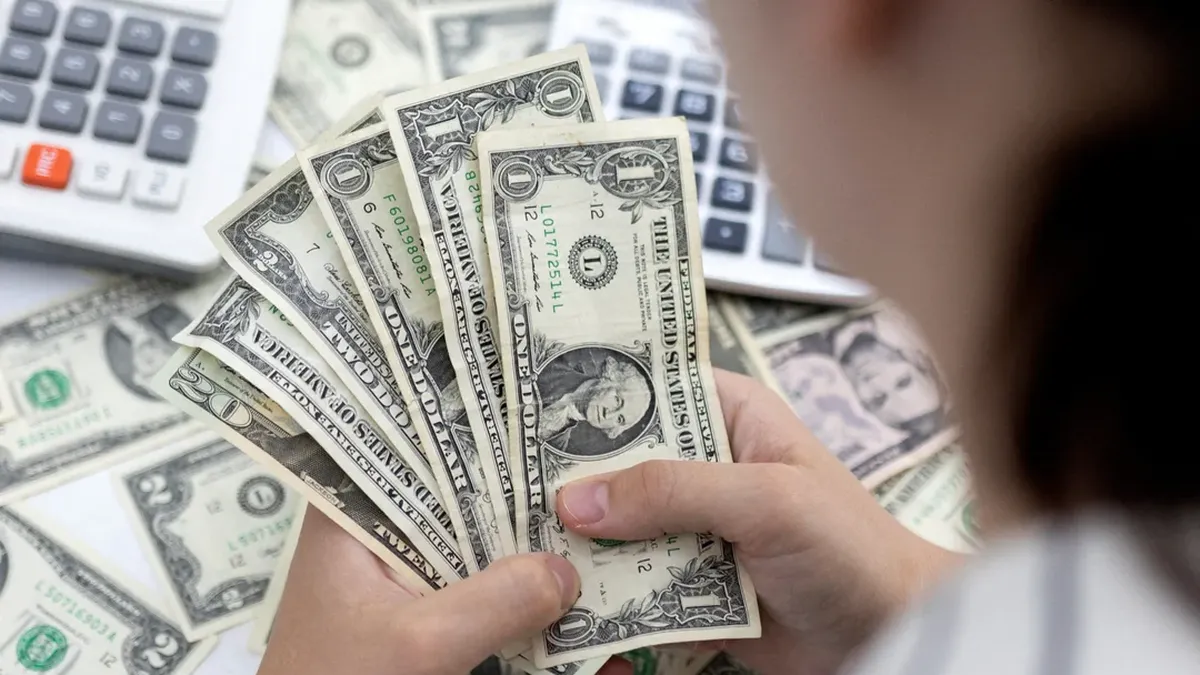 Eliminación de Restricciones Cambiarias por el Banco Central: Impacto en los Adelantos con Tarjetas en el Exterior