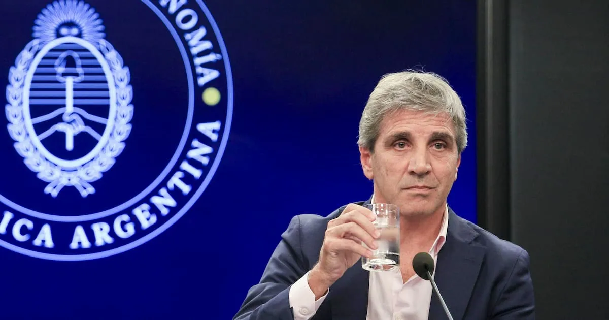 Caputo Logra Éxito en Rollover de Bonos en Dólares