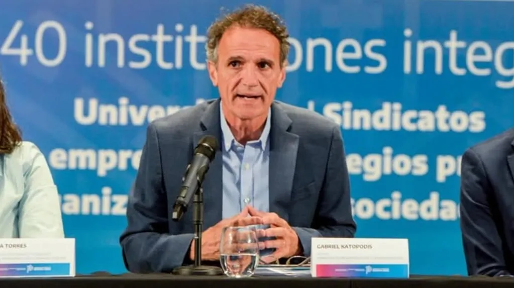 Intendentes Argentinos Consideran Judicializar Reclamos por Impuesto a los Combustibles