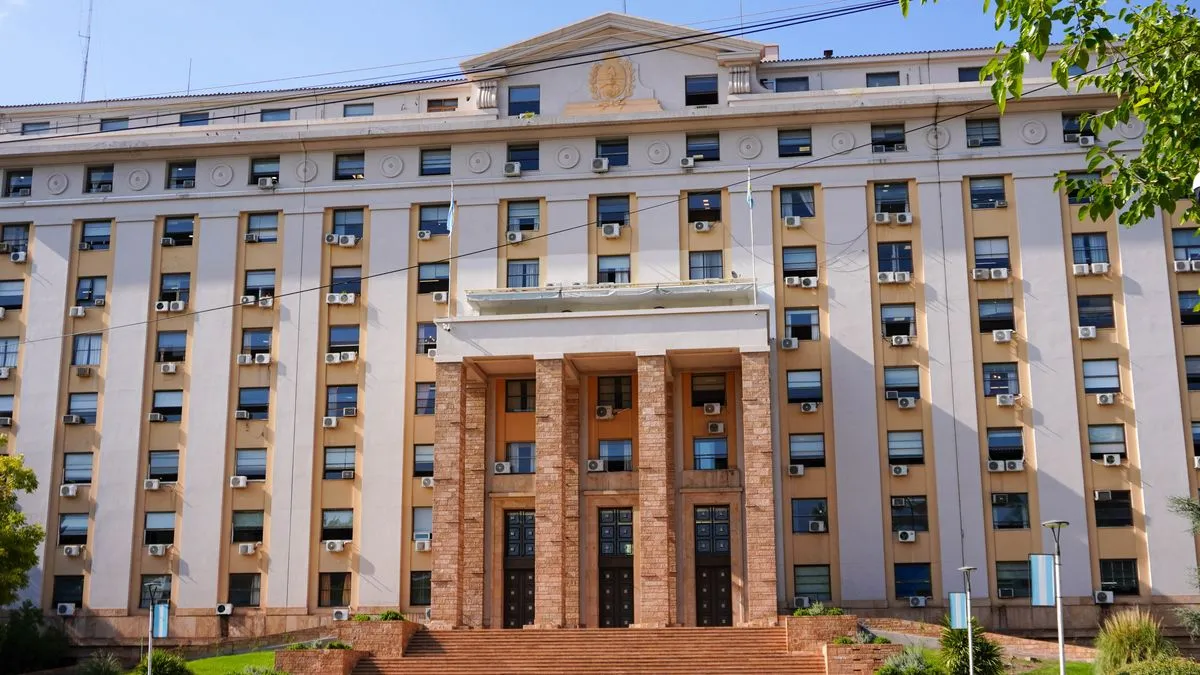 Análisis Financiero de Mendoza: Superávit Corriente y Déficit Operativo en 2025