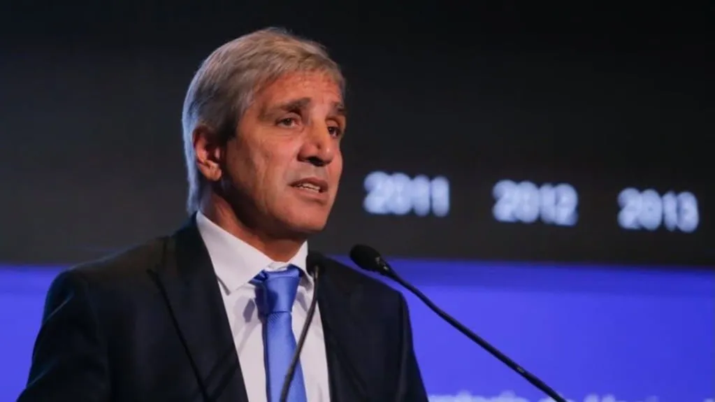 Luis Caputo Defiende los Créditos Hipotecarios del Banco Nación para Funcionarios