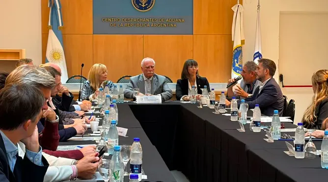 Reunión de Cámaras Empresariales con ARCA para Revisar el Código Aduanero