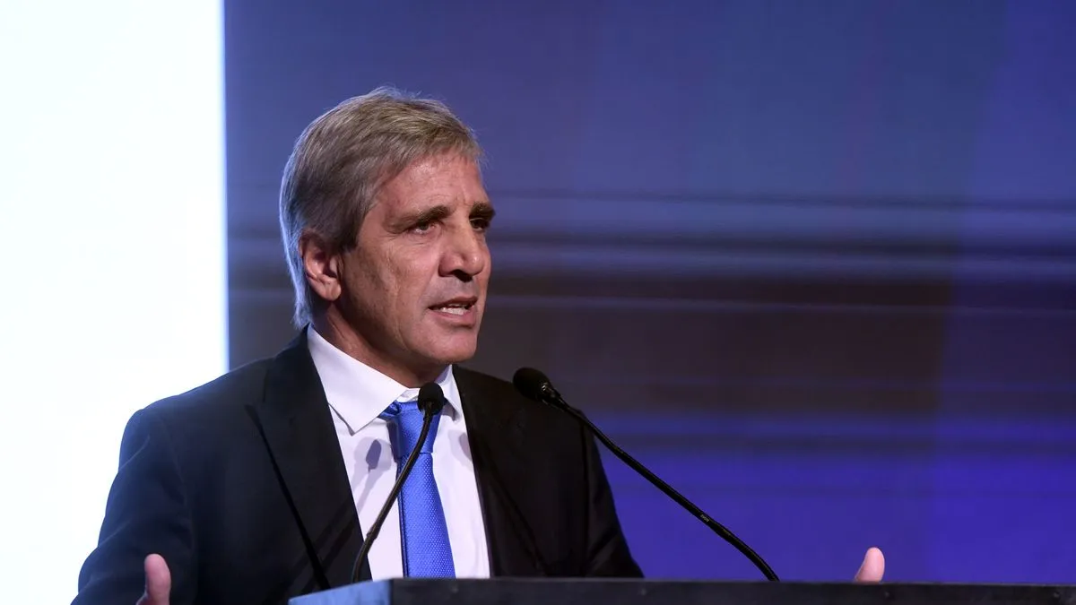 Luis Caputo destaca la reducción de la pobreza en Argentina según el INDEC