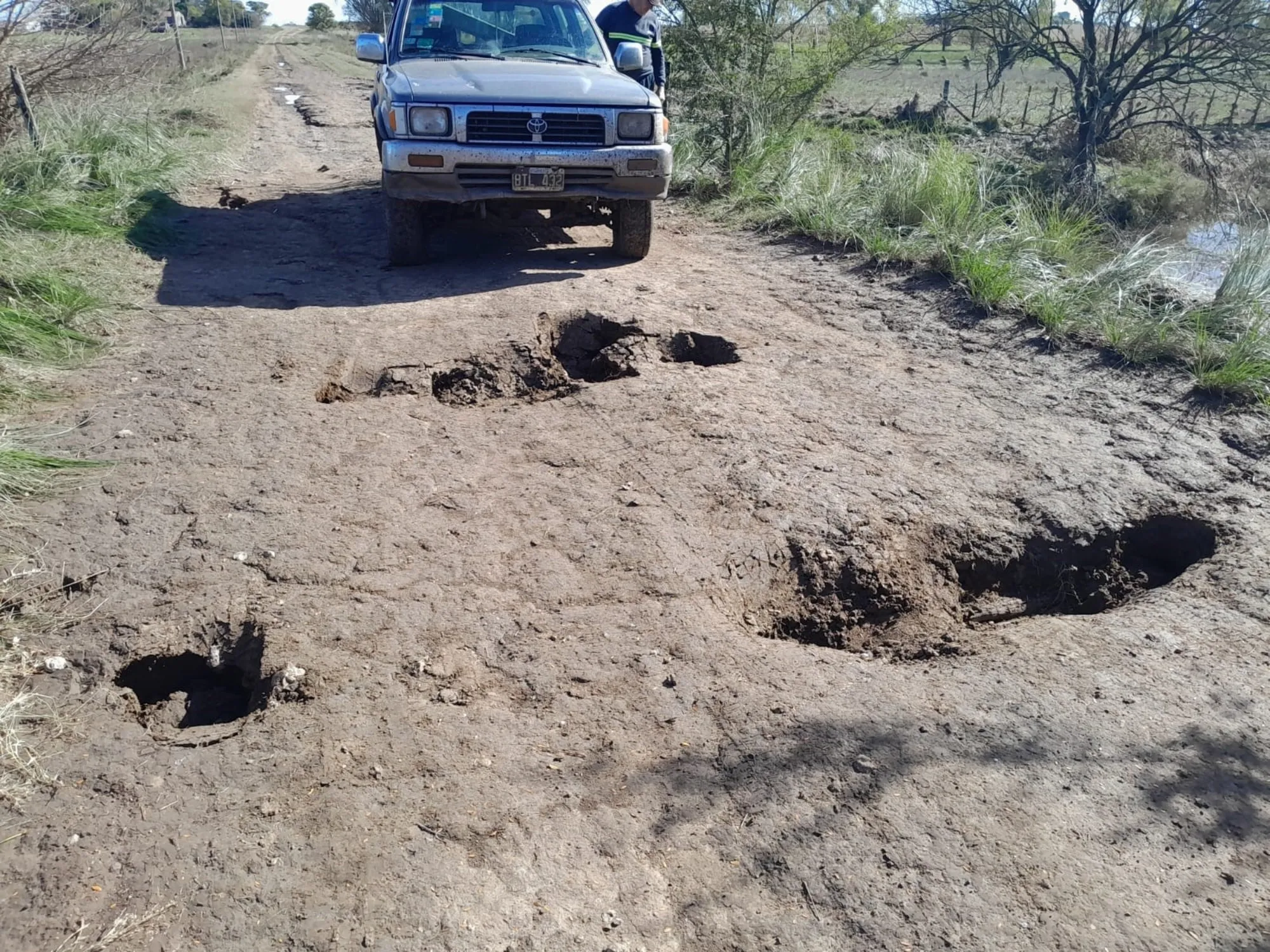 Desviación de Fondos en Baradero: Análisis del Mantenimiento de Caminos Rurales