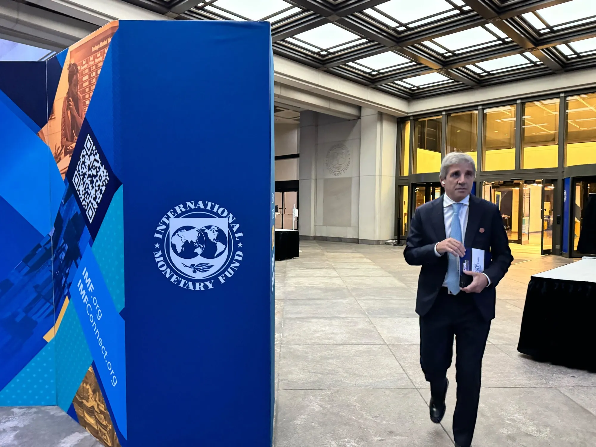 Argentina enfrenta un pago crucial de US$ 800 millones al FMI mientras busca financiamiento adicional