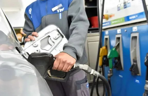 El Gobierno Suspende la Actualización del Impuesto a los Combustibles en un Contexto de Alta Inflación