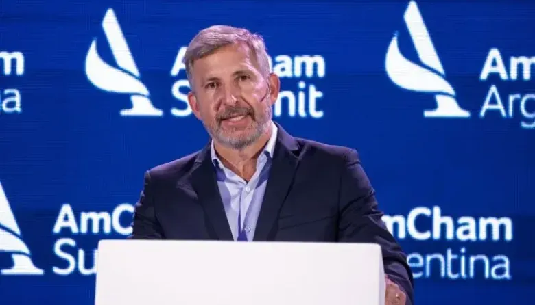 Frigerio Urge a Milei a Reducir Retenciones e Impuesto al Cheque en Contexto de Recesión