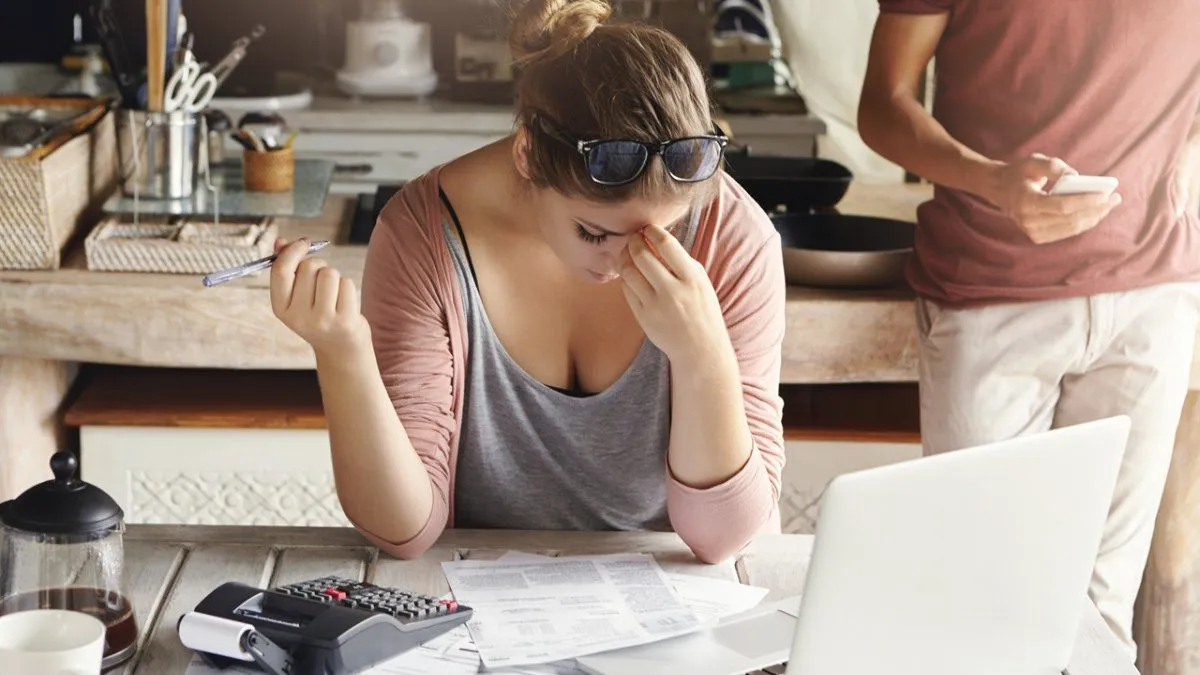 Normativas de Seguridad Aeroportuaria: Riesgos Económicos al Viajar al Exterior