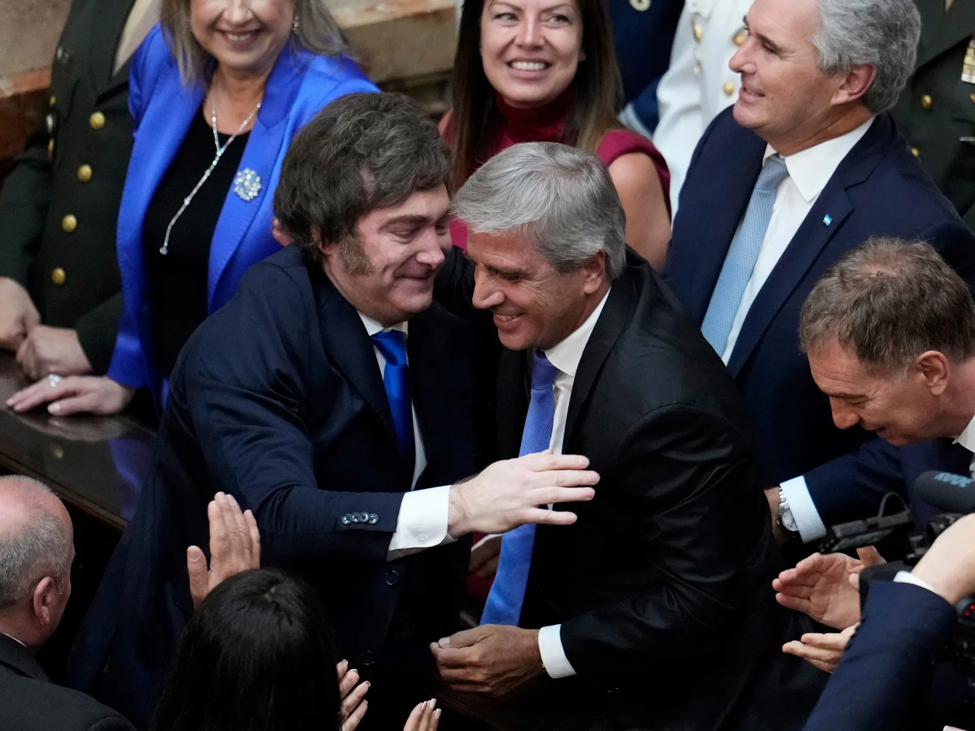 Ajuste Fiscal en Argentina: Impacto de la Caída de la Recaudación Tributaria