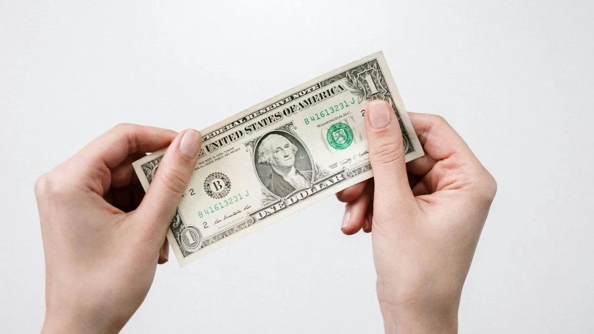 Riesgos de Mantener Dólares en Efectivo Fuera del Sistema Financiero en Argentina