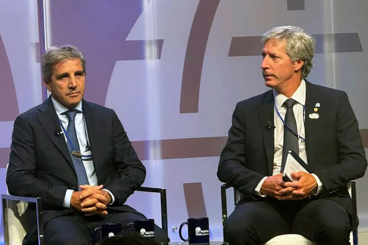 Reforzando las Defensas Financieras: La Importancia de la Compra de Dólares en el Contexto Actual