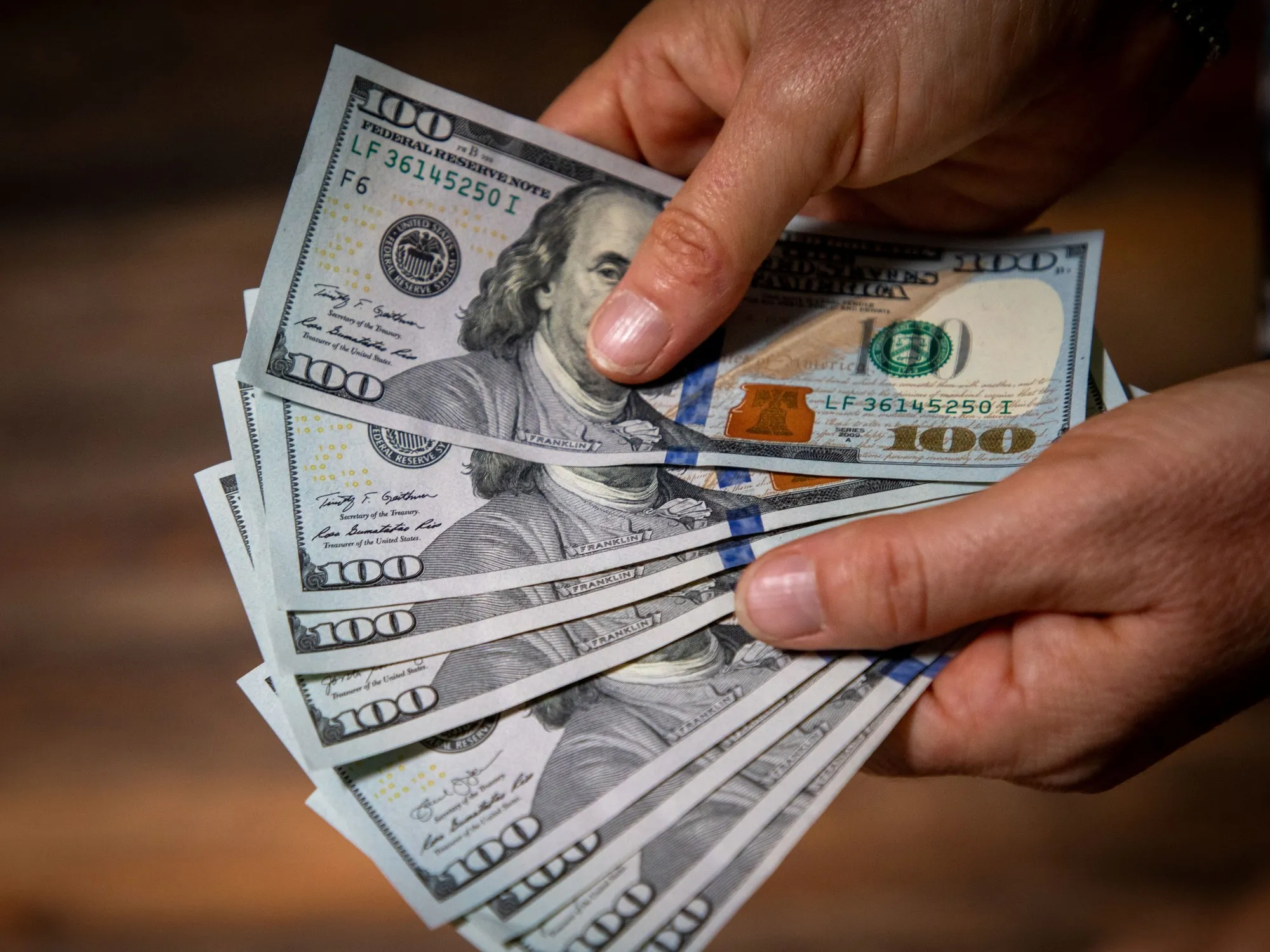 Argentina: Segundo País con Mayor Tenencia de Dólares Fuera del Sistema Financiero