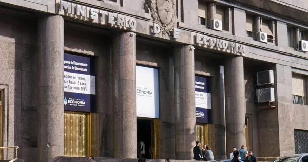 El Impuesto al Cheque: 25 Años de Controversia y Recaudación Sostenida