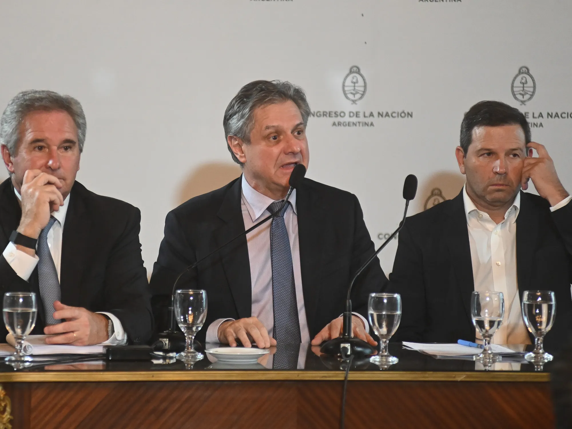 Caputo envía una comitiva a la cumbre del BID en Paraguay, en busca de financiamiento