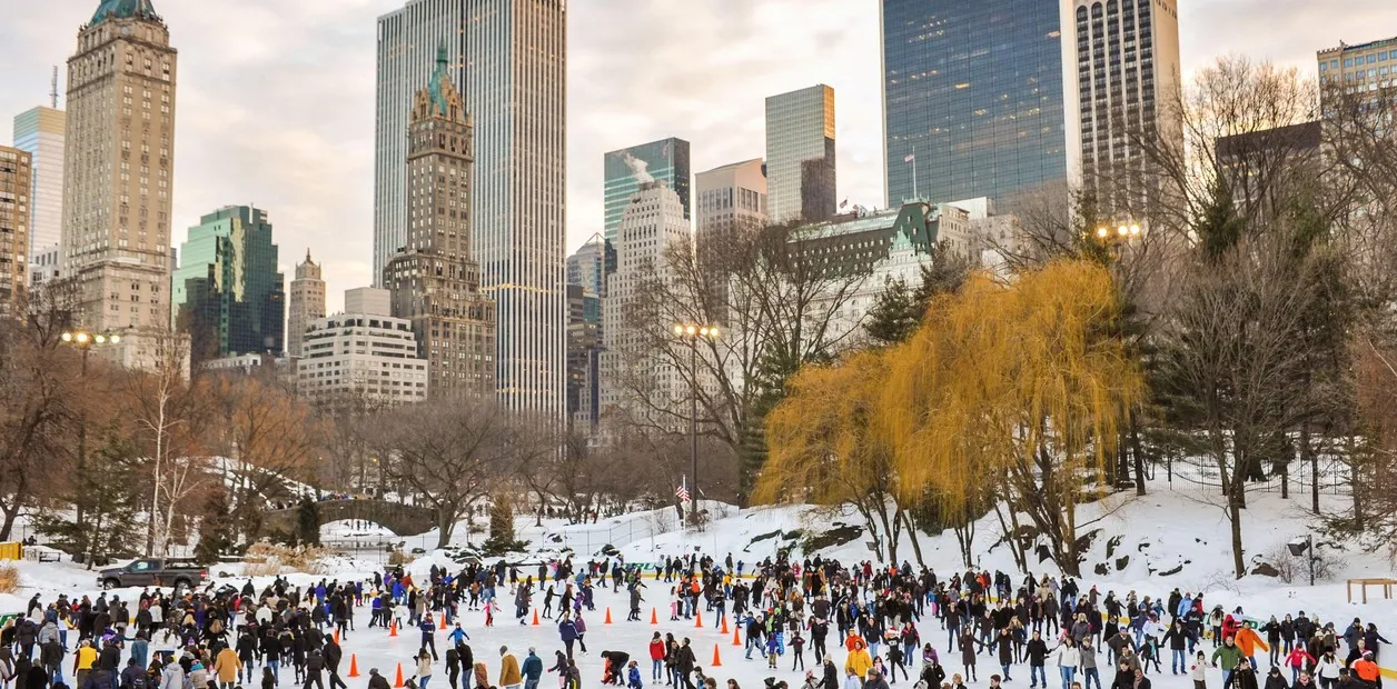 Controversia en el Turismo: Agencia Promociona Vuelos a Nueva York Tras Viaje Oficial