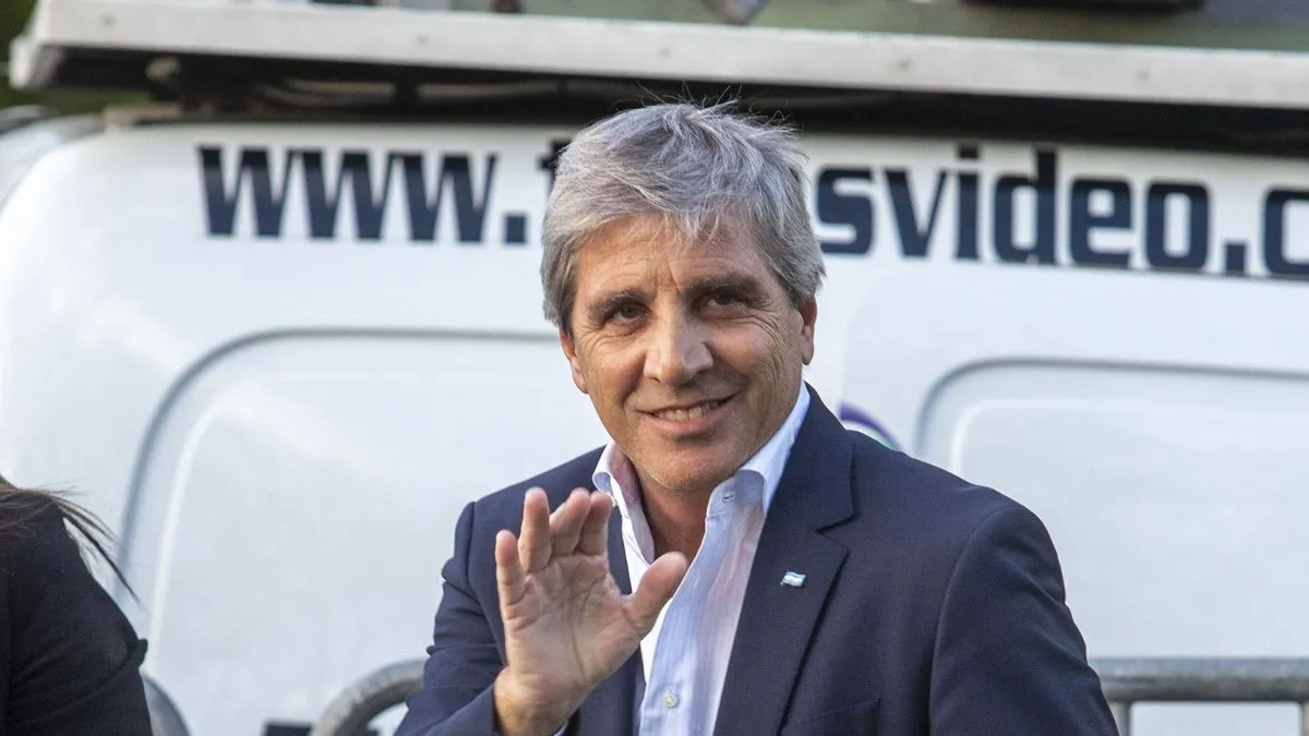 Luis Caputo destaca la aprobación del FMI como clave para la estabilidad económica de Argentina