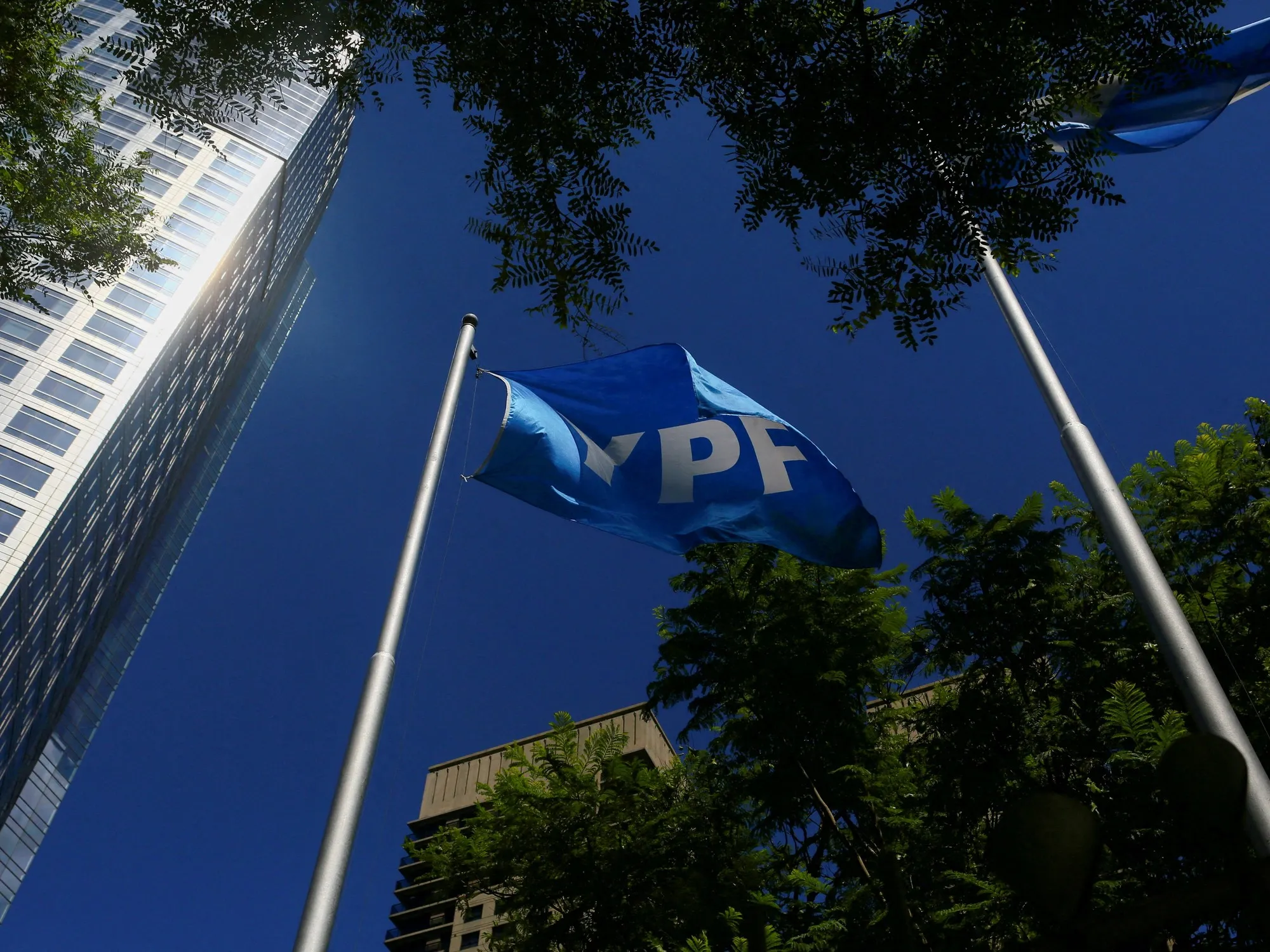 Burford Solicita Prórroga para Apelar el Fallo a Favor de Argentina en el Caso YPF