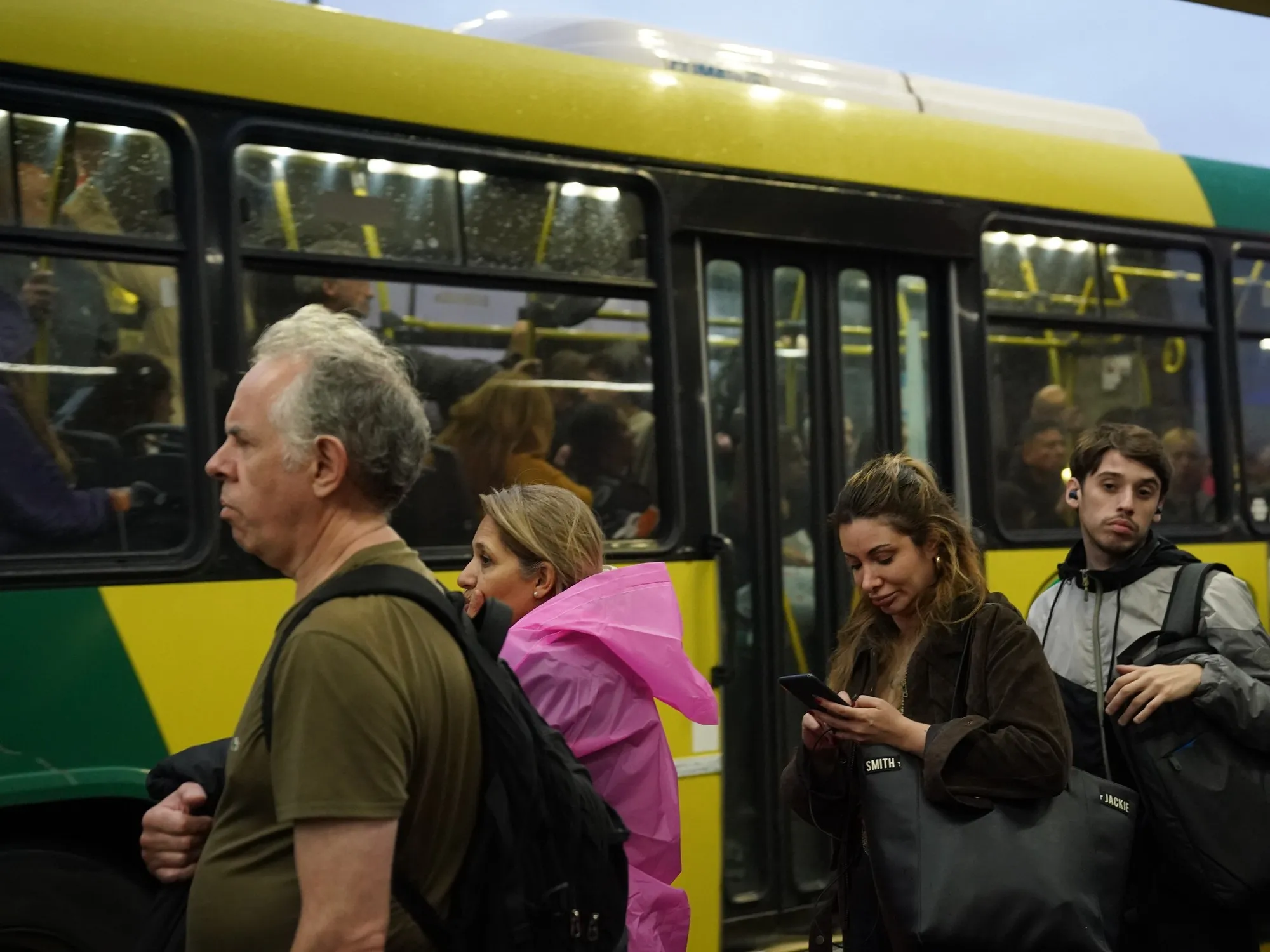 El Gobierno Convoca a Empresas de Colectivos para Abordar la Actualización de Subsidios