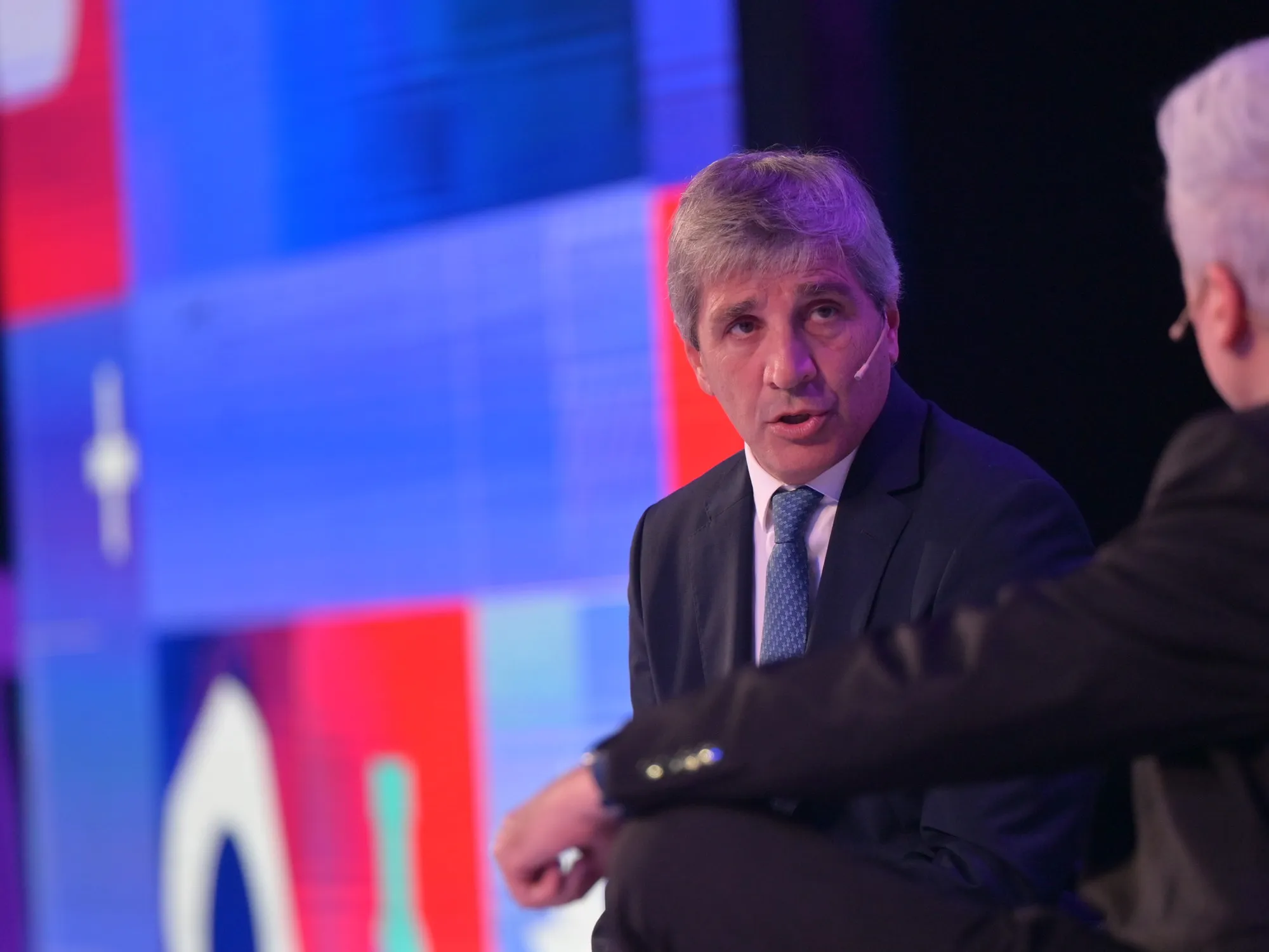 Análisis de la Coyuntura Económica: Estrategias para el Crecimiento Sostenido