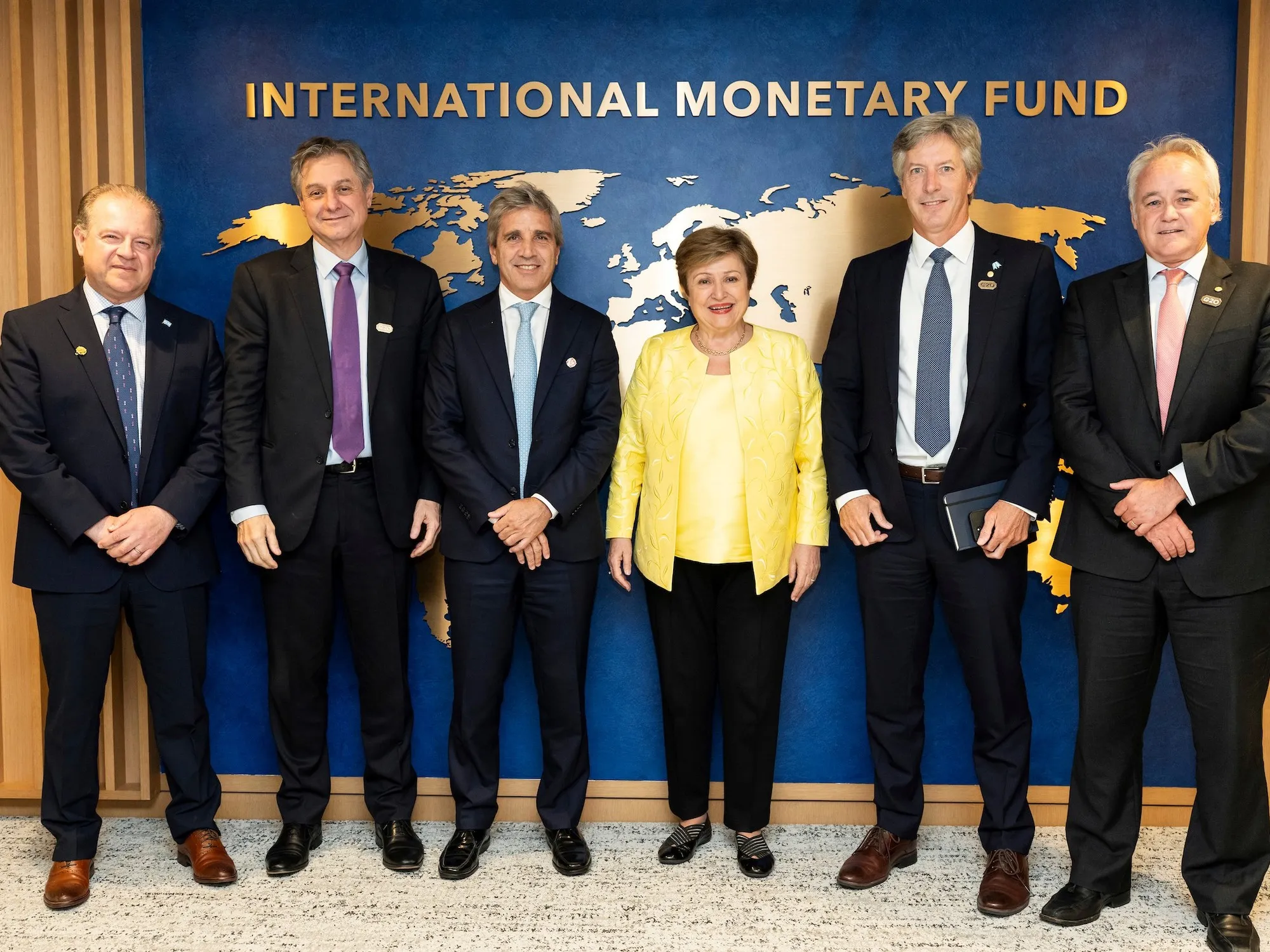 Luis Caputo y el FMI: Avances en Garantías Multilaterales y Estrategias Financieras